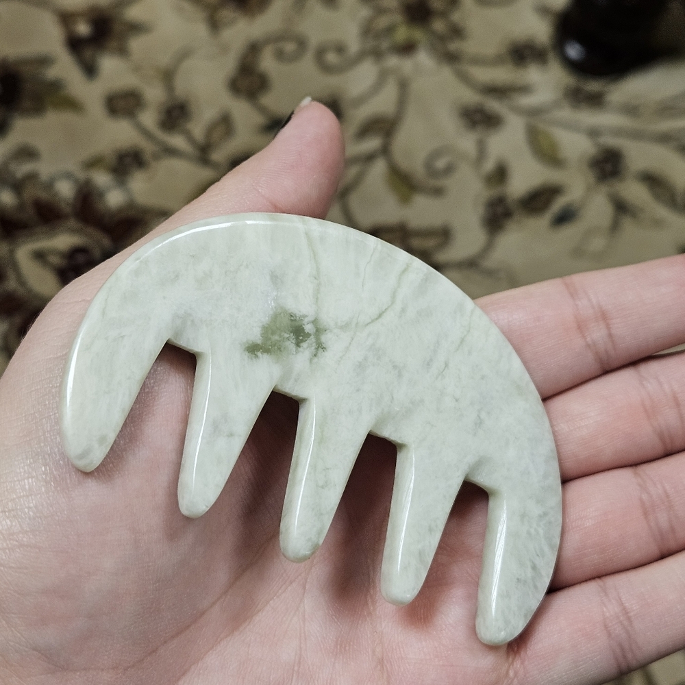 Jade Scalp Stimulator Comb